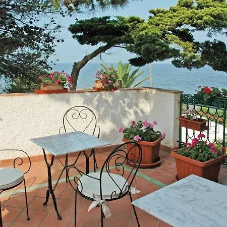 Sleeps 16 Willa *