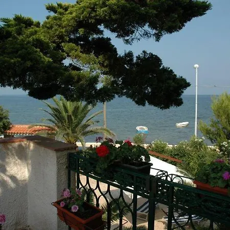 Sleeps 16 Willa Marsala