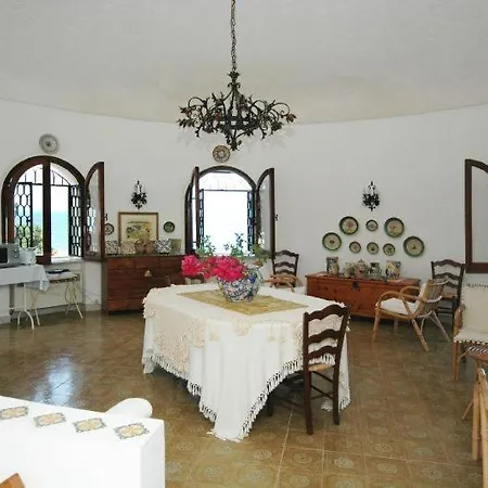 Sleeps 16 Willa