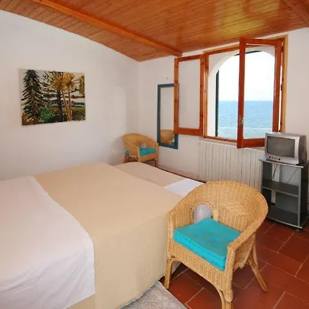 Sleeps 16 Marsala