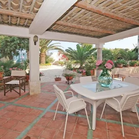 Sleeps 16 Willa
